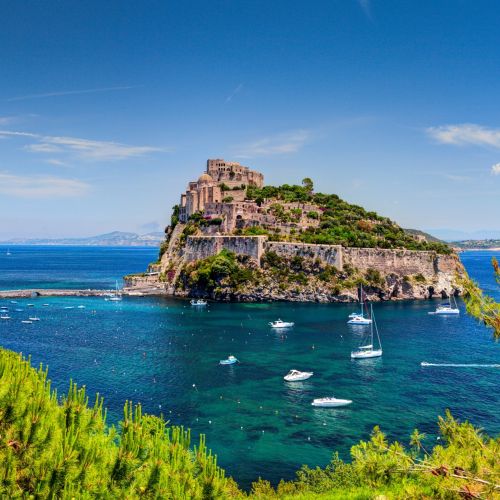 L'le d'Ischia et son chteau aragonais sur la Cte Amalfitaine