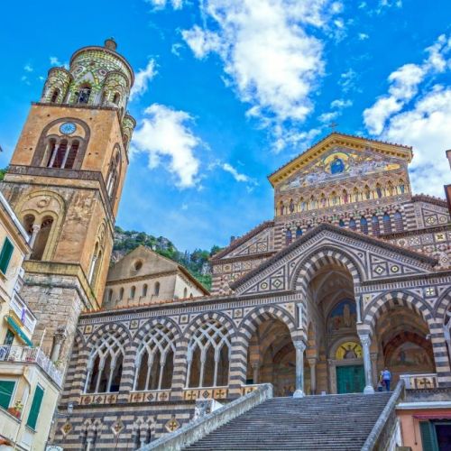 Le dme d'Amalfi ddie  l'aptre Andr et la Piazza del Duomo