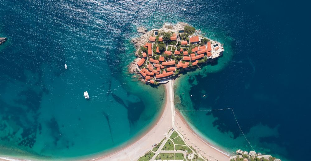 L'le de Sveti Stefan et son complexe htelier dans le sud du Montenegro