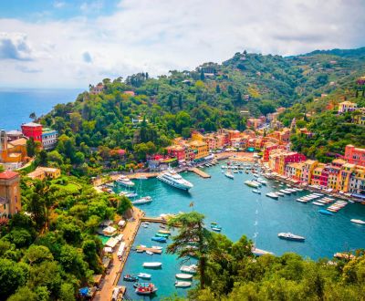 Le port de Portofino et ses yachts sur la Riviera italienne